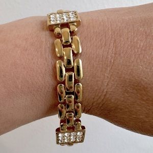 Vintage Trifari Gold Tone Clear Crystals bracelet